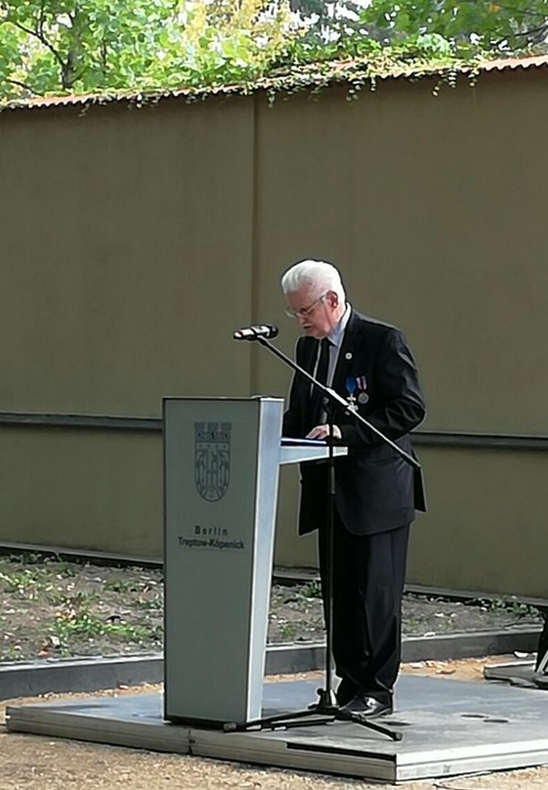 Klaus Leutner erhält das Bundesverdienstkreuz Klaus Leutner erhält das Bundesverdienstkreuz